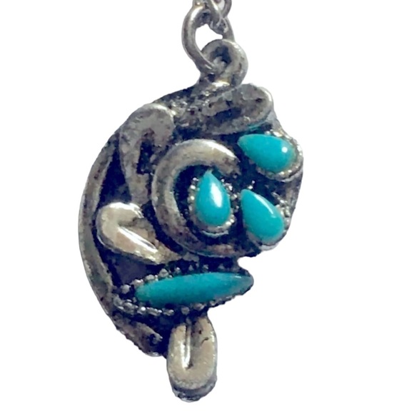 Turquoise Silver Tone Flower Necklace 18” - Picture 3 of 5